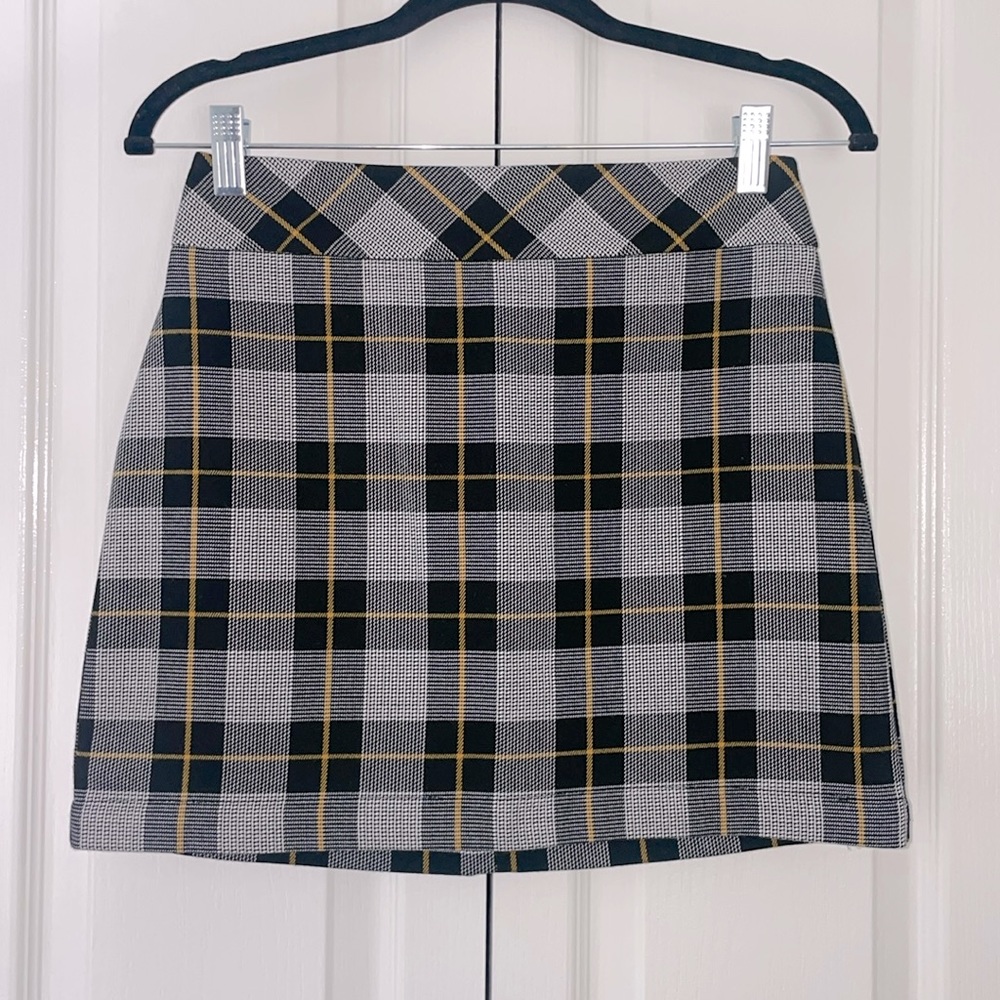 Forever 21 Plaid Skirt in Black/White/Yellow - Size: S